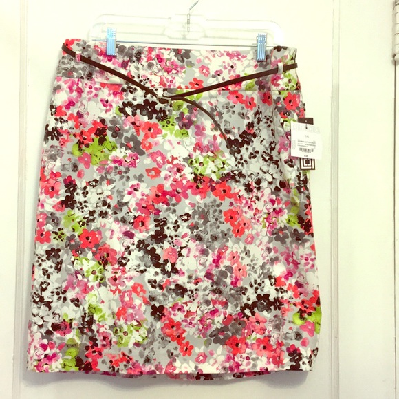 Liz Claiborne Dresses & Skirts - NWT Liz Claiborne Flowered Skirt